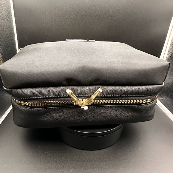 NWT Ted Baker Fluffy Toiletry Bag with floral interior - Picture 5 of 8